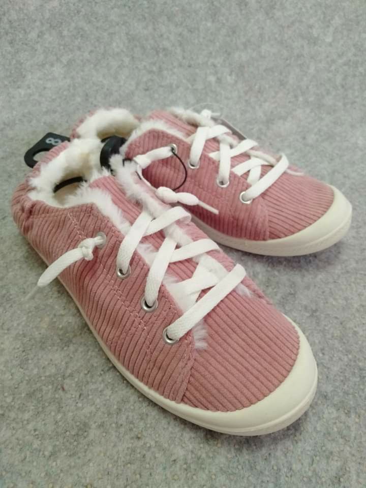 FROM USA Size 8 Women s Pink Scrunch Back Casual Canvas Shoes with Faux Fur Accent Memory Foam Cushioned Insoles Non marking Outsoles Time and Tru Women s Fashion Footwear Sneakers on Carousell