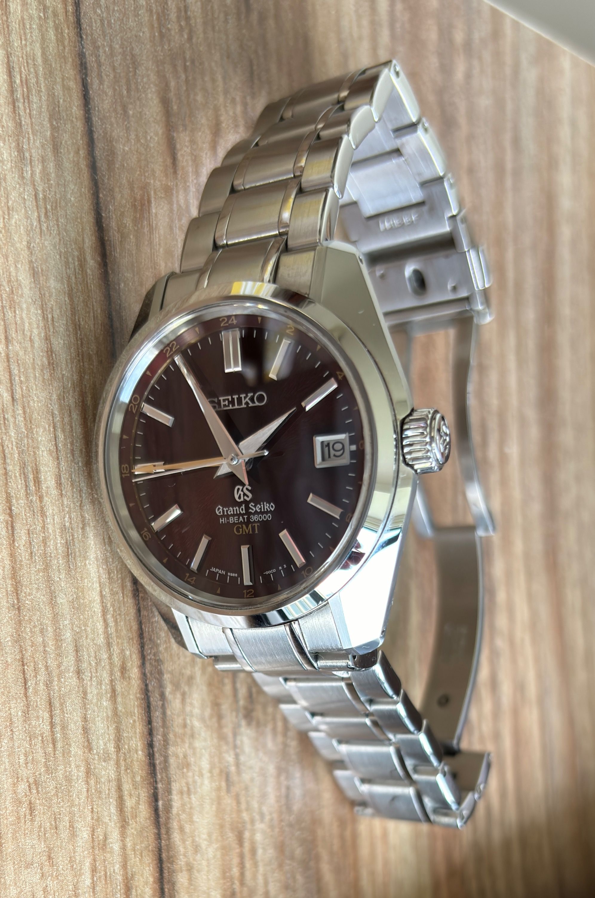 Grand Seiko limited edition Mt Iwate GMT SBGJ021 (Category: Watches) located in Singapore. Submitted by kf_morse (Listing ID 1312719231, Image 2). Description: One for the collectors: I'm selling my rare, limited edition, double logo Grand Seiko GMT with the Mt Iwate dial. This watch is the younger brother of the one that won the GPHG award in 2014. Only 500 were ever made. It features a unique, deep red/maroon dial with the famous Mt Iwate finis