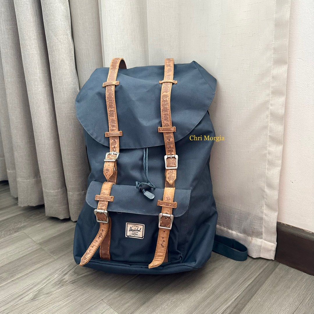 Herschel little america navy clearance