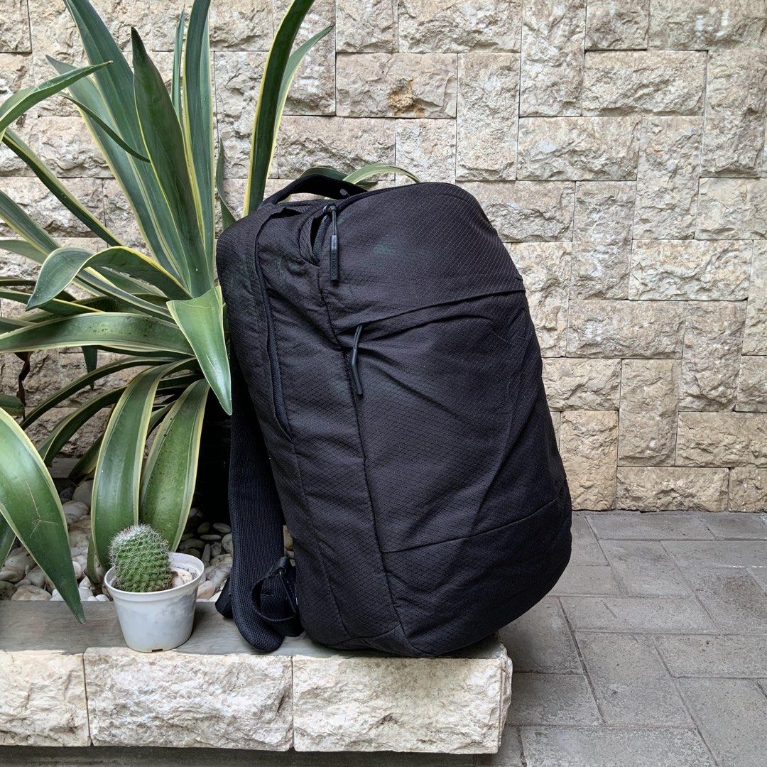 Incase City Commuter Backpack Review Diamond Ripstop Incase