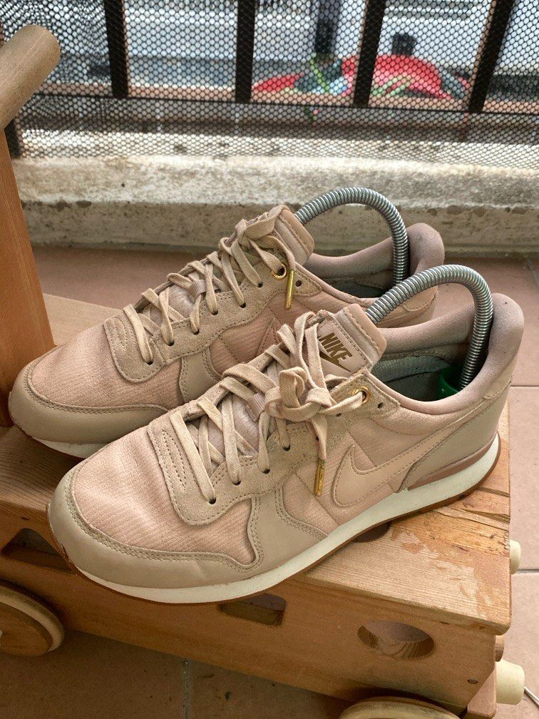 Kasut nike pink nude 5uk