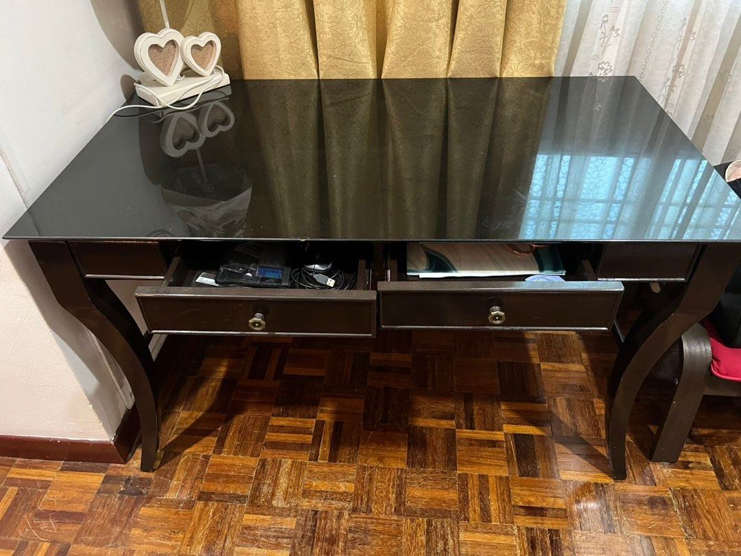 Makeup Table (Category: Tables & Sets) located in Shah Alam. Submitted by dfan026 (Listing ID 1312714651, Image 2). Description: .
