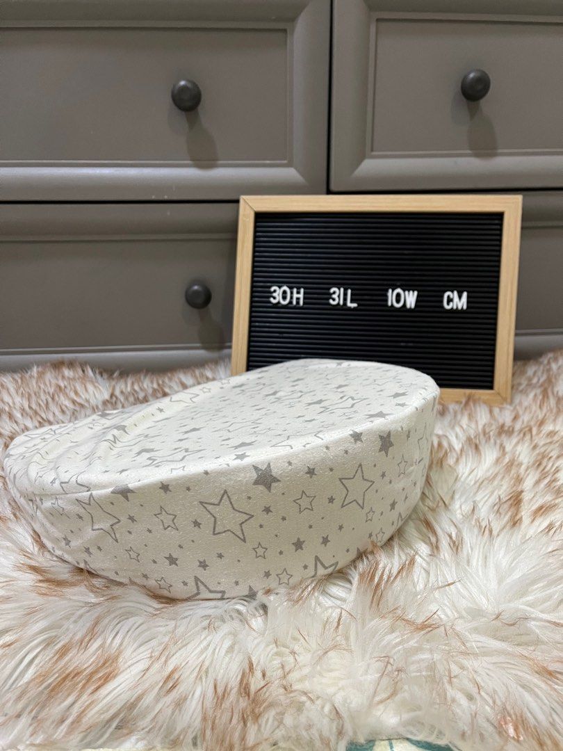 Maternity Side Pillow (Category: Maternity Care) located in Quezon City. Submitted by jewelraestoyshop (Listing ID 1312710522, Image 2). Description: Maternity Side Pillow Natambak lang siya nagamit lang during pregnancy For only ₱150.