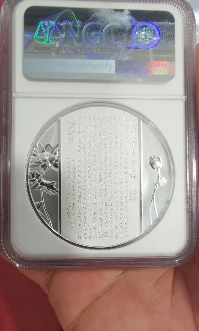 九龙观音镀金高浮雕纪念章直径45mm佛头标NGC评级章70分