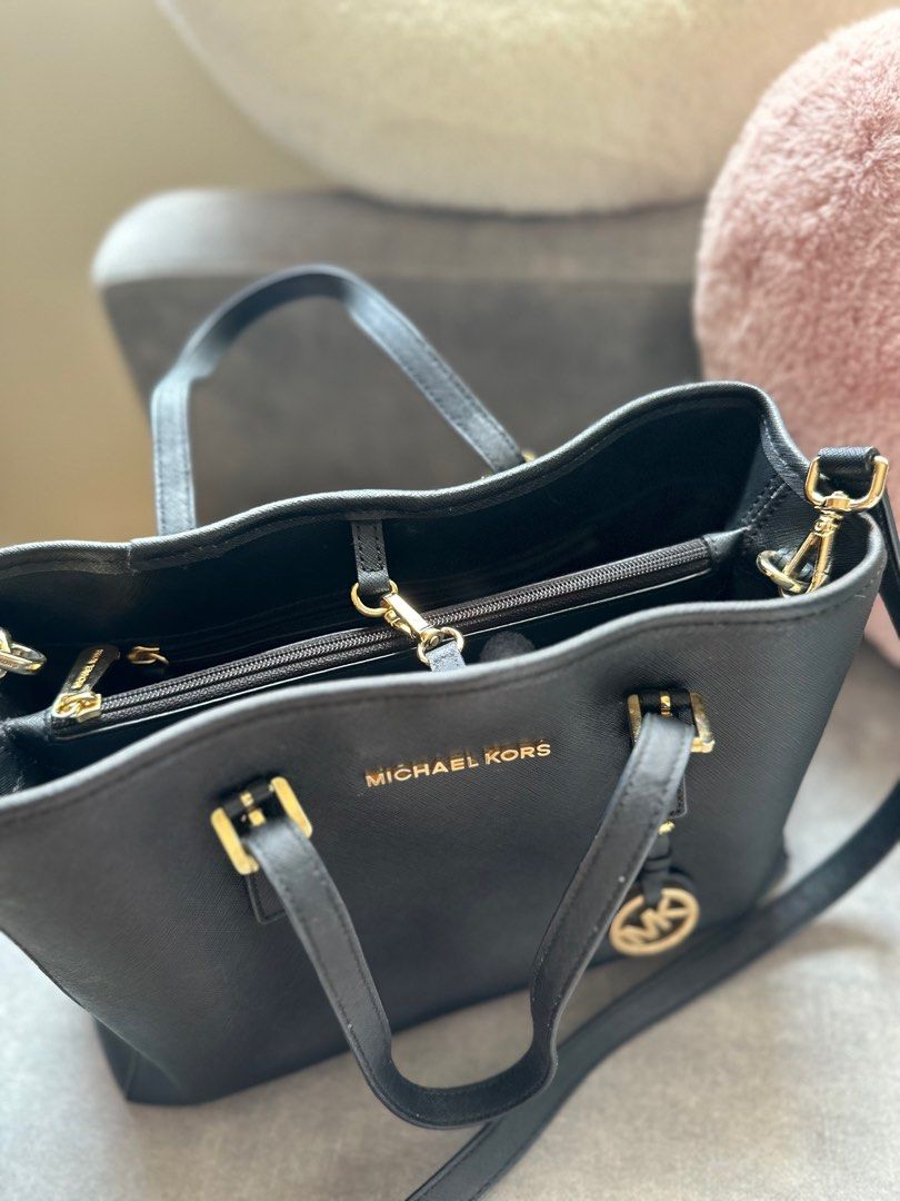 Michael Kors Handbag w dust bag shoulder strap