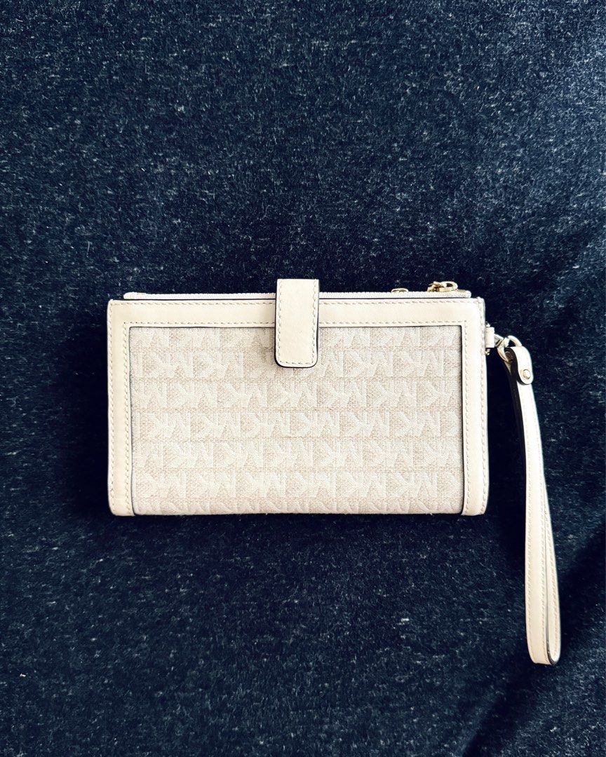 Michael Kors Logo Smartphone Wallet (Vanilla) (Category: Luxury Bags & Wallets) located in Mandaluyong City. Submitted by fromfran (Listing ID 1312724322, Image 3). Description: - Haven’t been using it - As is. I haven’t kept the original packaging - Bought in the US - No issues ♡ - Fits an iPhone 15 Pro with case - With strap - Gold zippers - Shipping to be shouldered by the buyer.