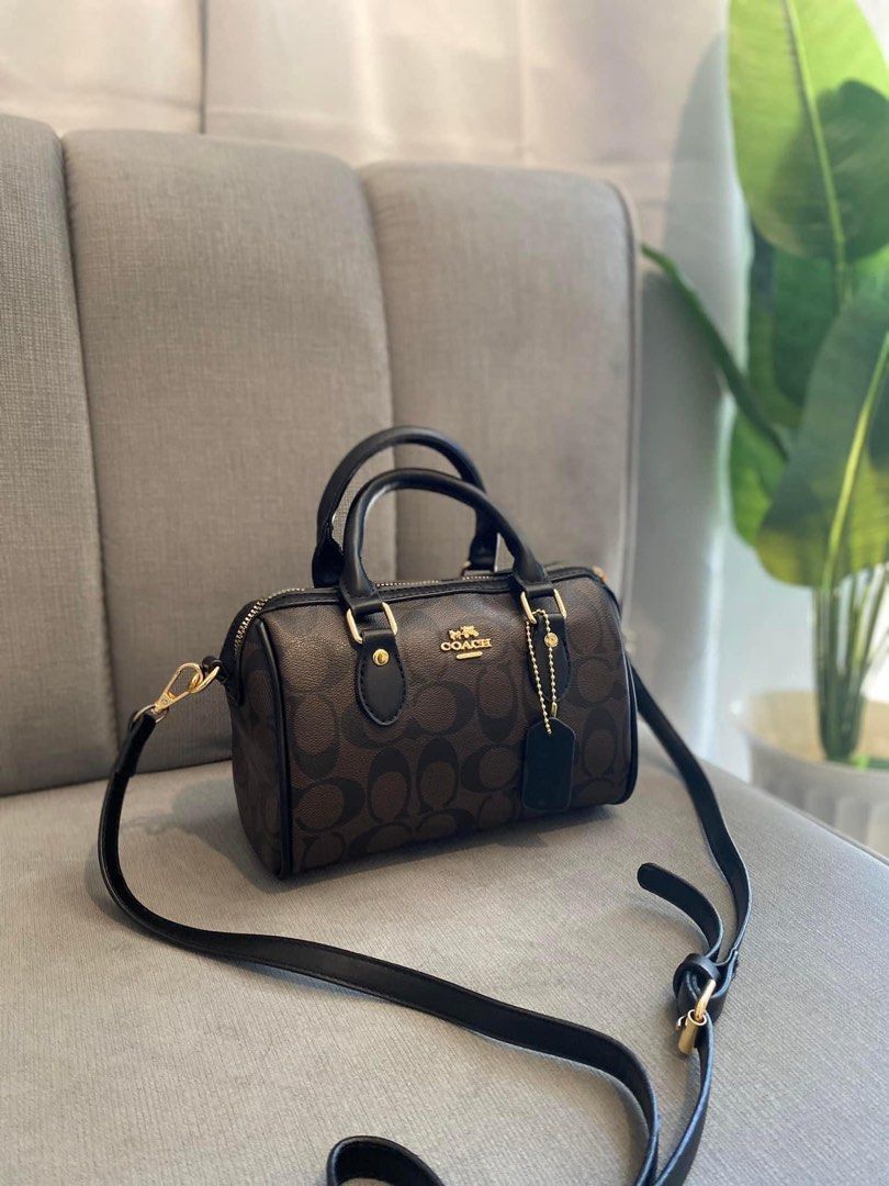 Micro bag (Category: Luxury Bags & Wallets) located in Valenzuela. Submitted by smjhsmnlzcn (Listing ID 1312783928, Image 2). Description: Fixed price! Lowest price napo! With dustbag and box TopGradeQuality Handbag with sling strap Pls read last photo for inquiries .