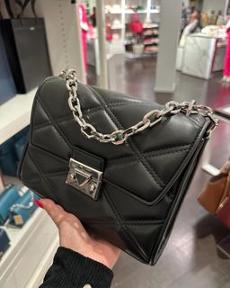 (Category: ) located in . Submitted by lovieauthenticmerchandise (Listing ID 1312744856, Image 1). Description: .