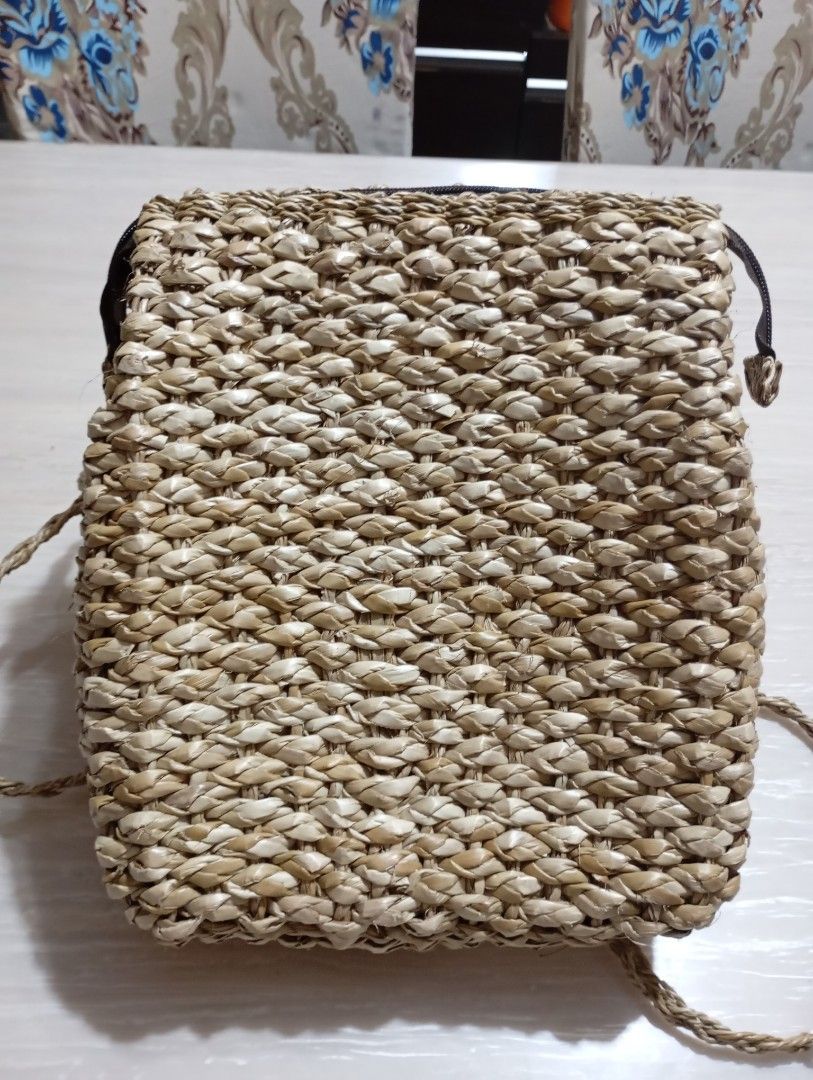 Native bagpack (Category: Backpacks) located in San Mateo. Submitted by meremar (Listing ID 1312782813, Image 2). Description: .