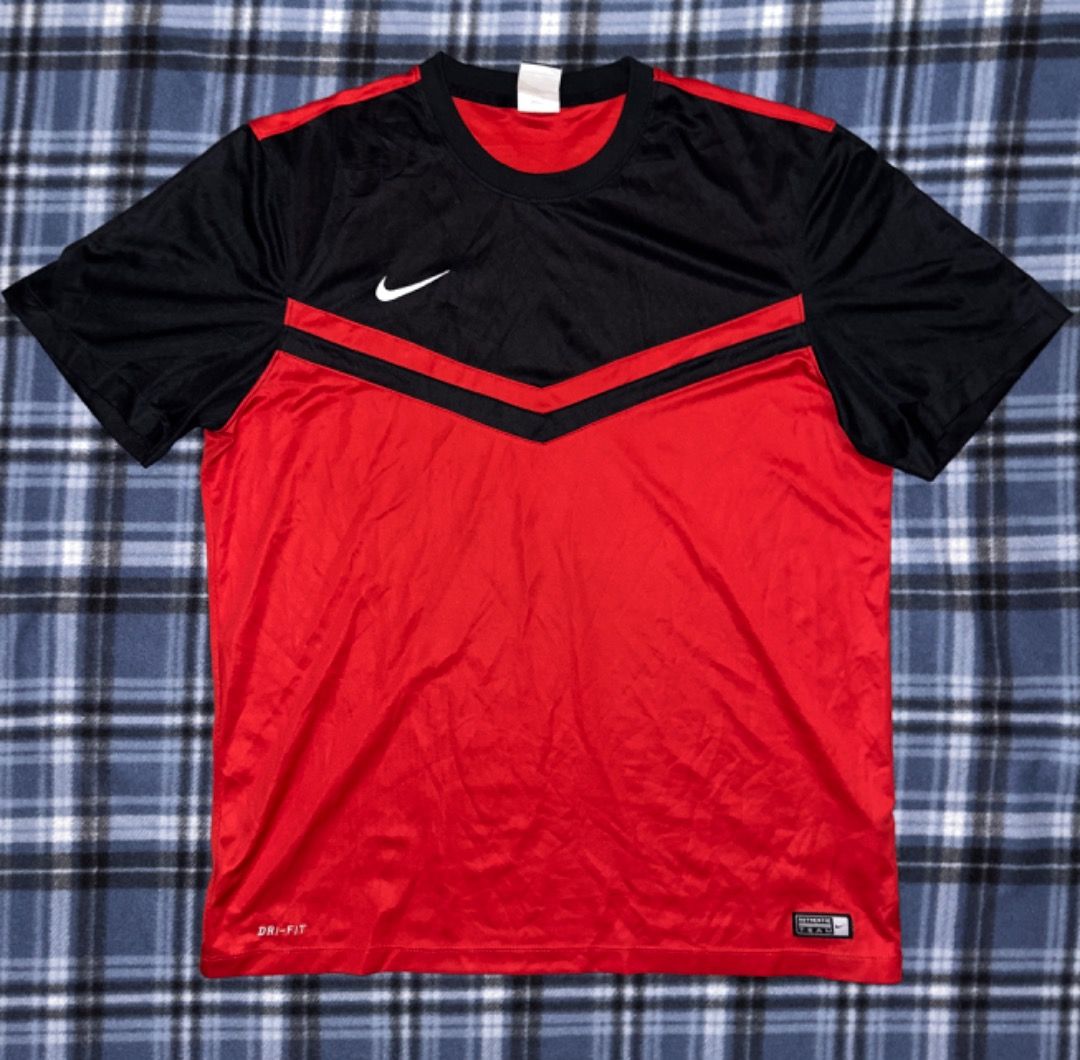 Nike Dri Fit jersey shirt (Category: Tshirts & Polo Shirts ) located in Davao. Submitted by j.andrn (Listing ID 1312779747, Image 1). Description: Dimes: 22 x 28.5 Color rate: 10/10 Issues: None Condition: Excellent .