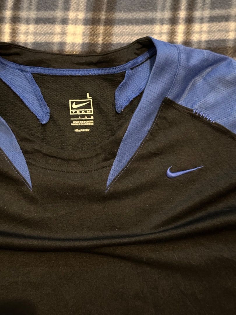 Nike dry fit jersey shirt (Category: Tshirts & Polo Shirts ) located in Davao. Submitted by j.andrn (Listing ID 1312779474, Image 2). Description: Color may vary due to lighting‼️ Dimes: 21 x 27 Color rate: 10/10 Issues: None Condition: Excellent .