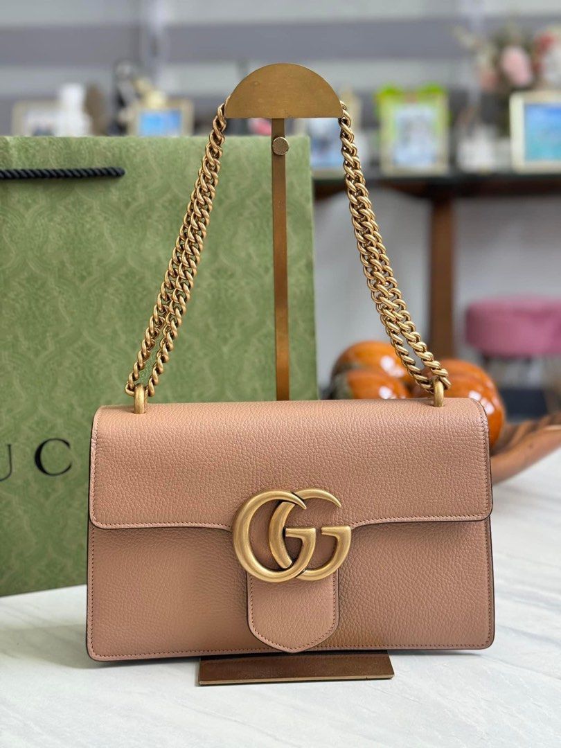 💯ORIGINAL GUCCI CHAIN SHOULDER BAG (Category: Luxury Bags & Wallets) located in Quezon City. Submitted by ashongsstore (Listing ID 1312828190, Image 2). Description: ✨G.U.C.C.I COLLECTION✨ SUPER STEAL PRICE🙈 🇵🇭AVAILABLE🇵🇭 PM us for more details. Serious buyer/s only pls☺️.