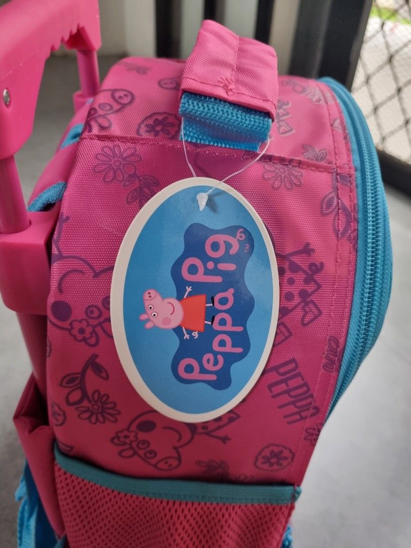 Peppa pig bag (Category: Other Babies Going Out Needs) located in Las Pinas. Submitted by closetful.ph (Listing ID 1312832988, Image 2). Description: just rolled around inside the house.