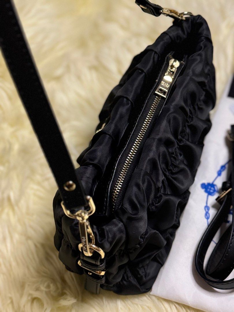 Prada gaufre baugette (Category: Luxury Bags & Wallets) located in Muntinlupa City. Submitted by demrixxx27 (Listing ID 1312734736, Image 3). Description: Prada 2way very good condition. .