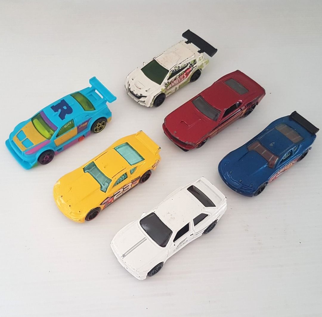Rare Collectibles Hot Wheels 8 Each Vintage Car Retro Vehicles Old Racer Original Mattel Racing Car BMW Circle Tracker Diecast Model Pop Culture for Collector Hobbyist Enthusiasm Cars Other Vehicles o...