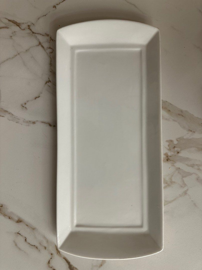 7 Rectangular dinner plates (Category: Dinnerware & Cutlery) located in Singapore. Submitted by achou123 (Listing ID 1312731519, Image 3). Description: Self collect from Bukit Batok .