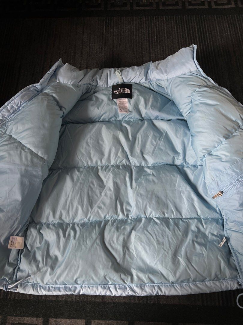 The North Face puffer 600 series (Category: Activewear) located in Valenzuela. Submitted by streetsource (Listing ID 1312657884, Image 3). Description: The North Face puffer 600 series Size Small width 22 x 24.5 length Excellent condition 3,000 only Authentic .
