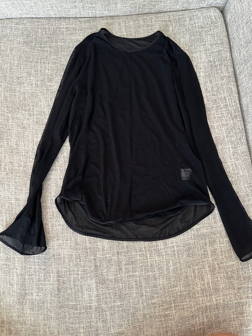 Uniqlo x Mame Kurogochi (Category: Blouses) located in Manila. Submitted by mabeajose (Listing ID 1312658068, Image 1). Description: Size: Large but fits small frames Location: BGC Shipping c/o buyer.