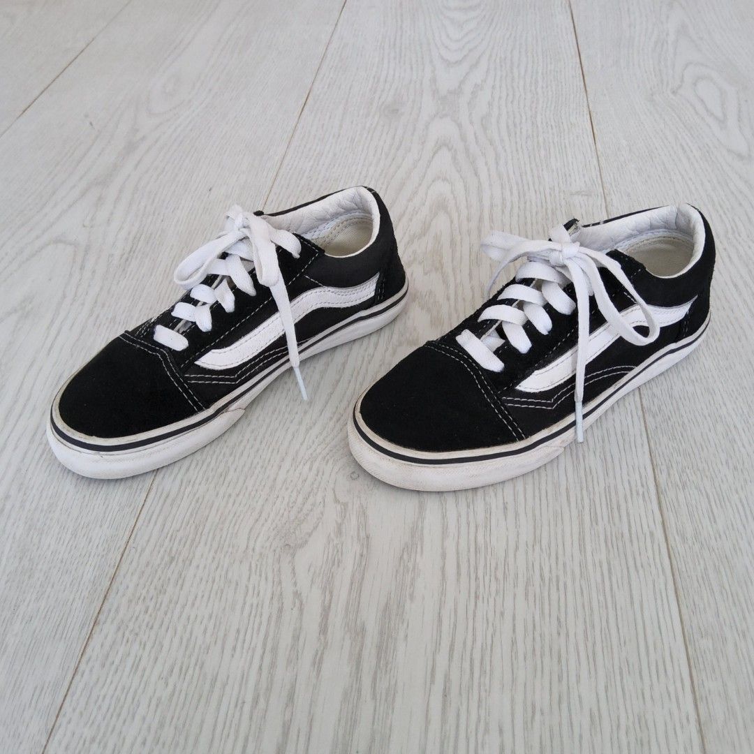 Vans Kids Size US 2 UK 1.5 EUR 32.5 Children Boy Girl Sports Shoes Sneaker Black Colour Sneakers with White Shoe Lace Babies Kids Babies Kids Fashion on Carousell
