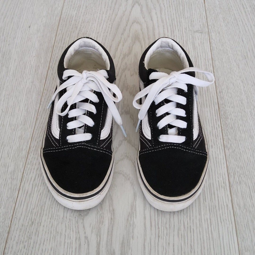 Vans Kids Size US 2 UK 1.5 EUR 32.5 Children Boy Girl Sports Shoes Sneaker Black Colour Sneakers with White Shoe Lace Babies Kids Babies Kids Fashion on Carousell