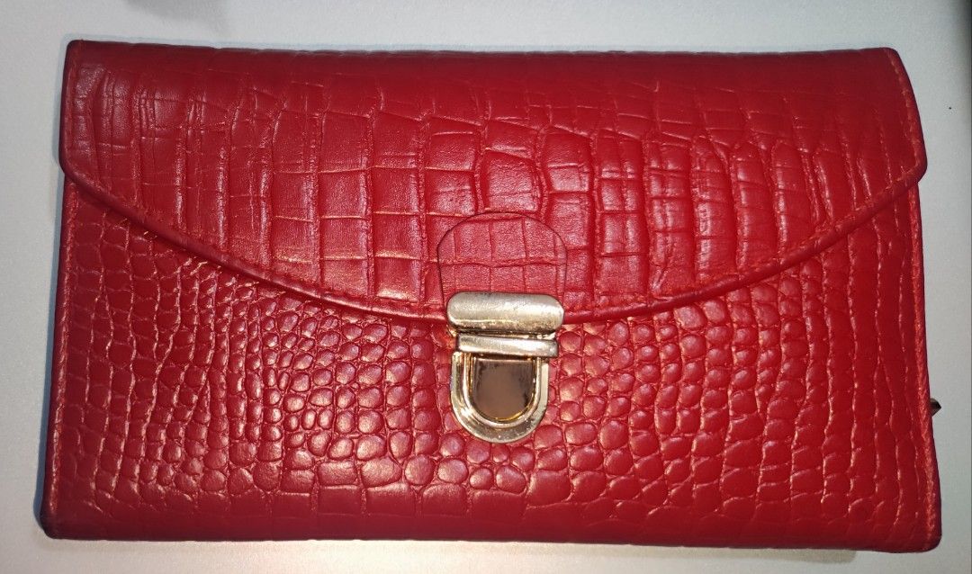 Vedasto Executive leather wallet (Category: Wallets & Card holders) located in Taguig. Submitted by beecee333 (Listing ID 1312756133, Image 1). Description: Preloved Vedasto Executive Wallet Genuine Cow Leather Brand: Vedasto SRP: 1,780 Php It's worth the price! I bought the same brand in different color kaya need ko na i sell my red one. I loved the locker matibay and safety siya compared to other wallets na magnetic..