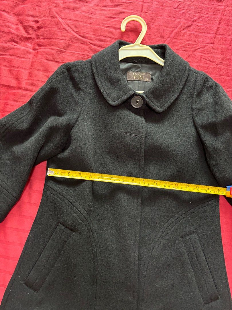 Wool jacket (Category: Coats, Jackets and Outerwear) located in Singapore. Submitted by sadness123 (Listing ID 1312776907, Image 6). Description: Cant fit. Fast deal free courier.