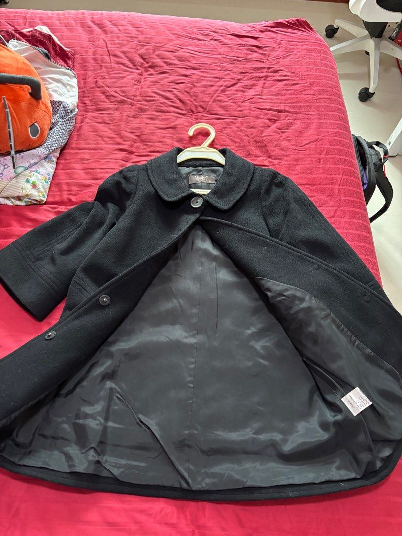 Wool jacket (Category: Coats, Jackets and Outerwear) located in Singapore. Submitted by sadness123 (Listing ID 1312776907, Image 3). Description: Cant fit. Fast deal free courier.