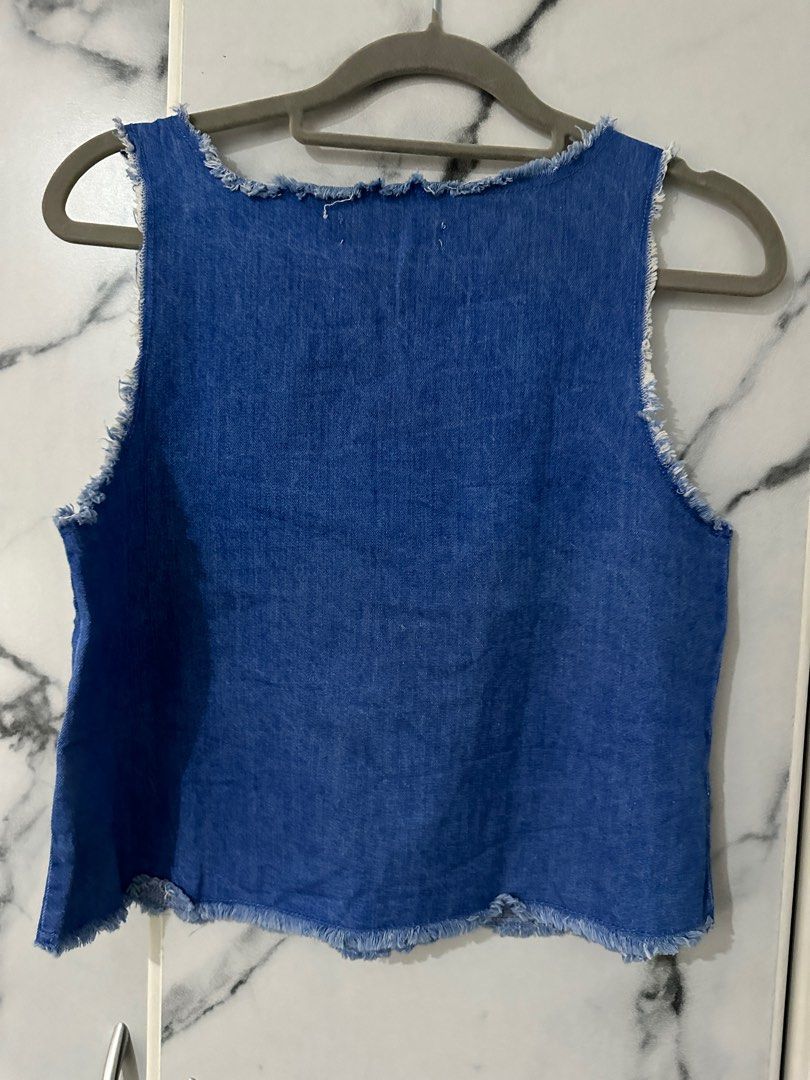 Zara Girls Denim Top (Category: Blouses) located in Paranaque City. Submitted by kryptonnyte (Listing ID 1312785722, Image 2). Description: Armpit to armpit when laid flat: 16 inches Low ballers and demanding potential buyers will be ignored. Please dont ask for the last price if you are not going to purchase the item. Let’s not waste each other’s time 😊 No when worn photos.