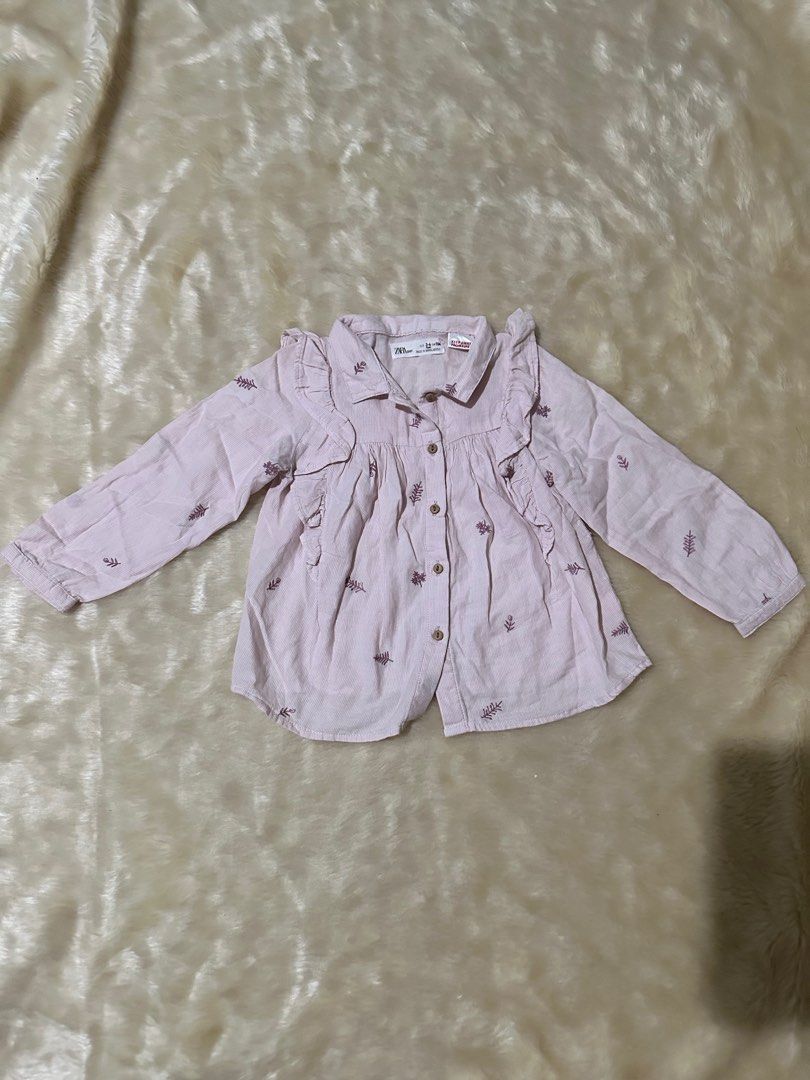 Zara longsleeves polo top (Category: Babies & Kids Fashion) located in Marikina City. Submitted by clariesplace (Listing ID 1312750599, Image 1). Description: Size 3-4y.