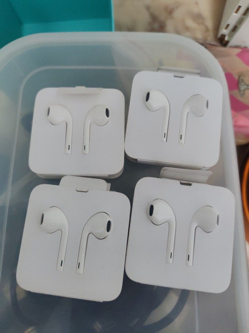 Apple earpiece 2025