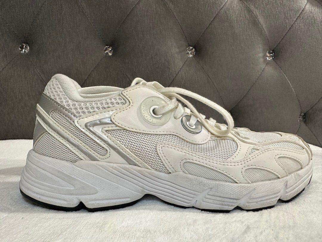 Adidas Astir Shoes W6.5 (Category: Sneakers) located in Manila. Submitted by preloved.jp (Listing ID 1312898227, Image 1). Description: Authentic Adidas Astir Shoes Size: 6.5 Womens RFS: decluttering.
