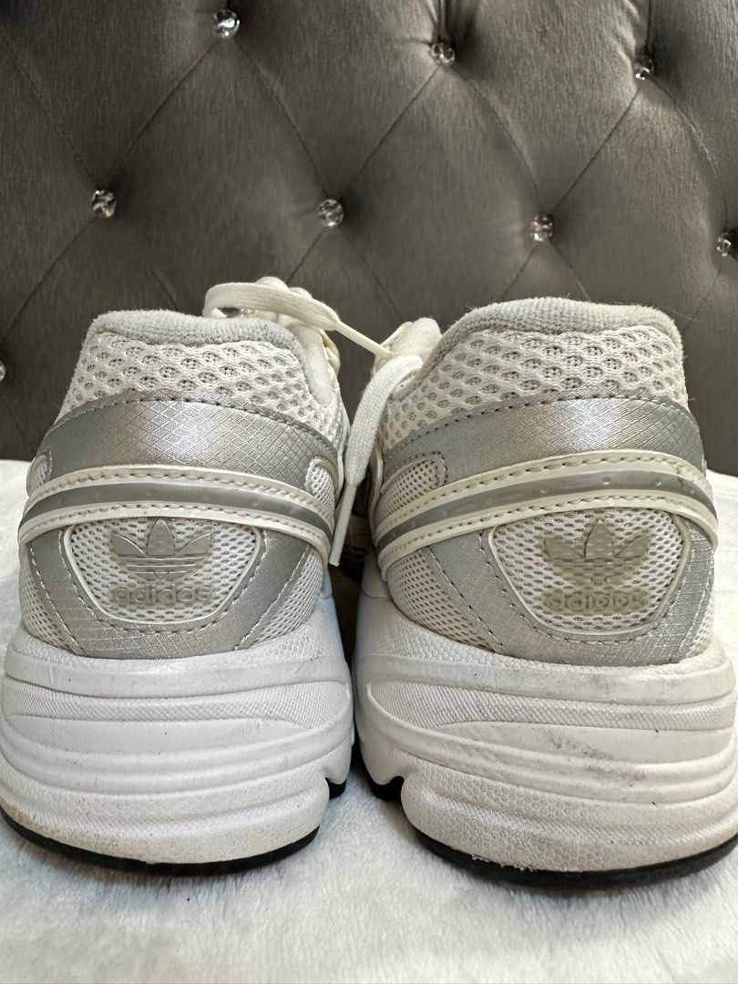 Adidas Astir Shoes W6.5 (Category: Sneakers) located in Manila. Submitted by preloved.jp (Listing ID 1312898227, Image 3). Description: Authentic Adidas Astir Shoes Size: 6.5 Womens RFS: decluttering.