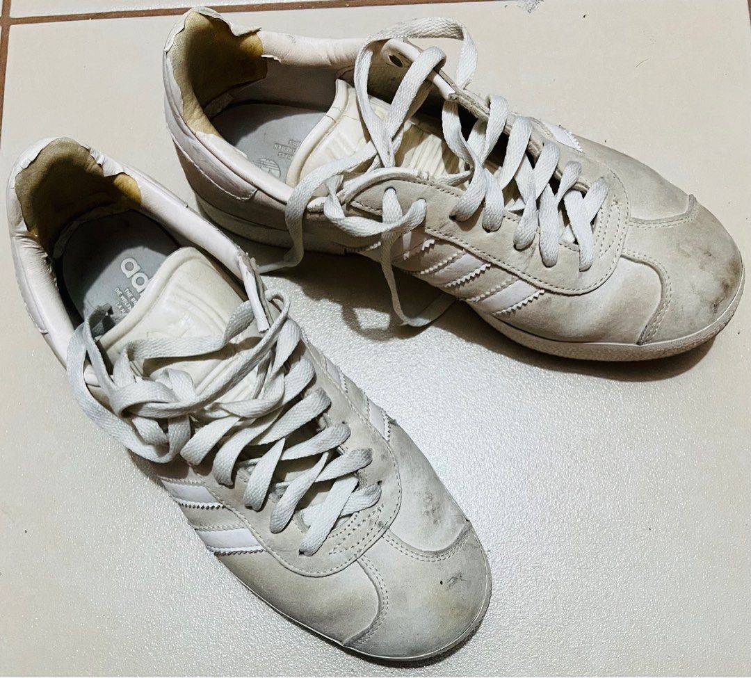 Adidas Gazelle size 7.5 US (Category: Sneakers) located in Mandaluyong City. Submitted by ak_24 (Listing ID 1312898684, Image 1). Description: .