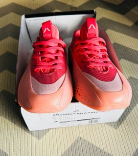 (Category: ) located in . Submitted by sneakerhead333 (Listing ID 1312941428, Image 1). Description: .