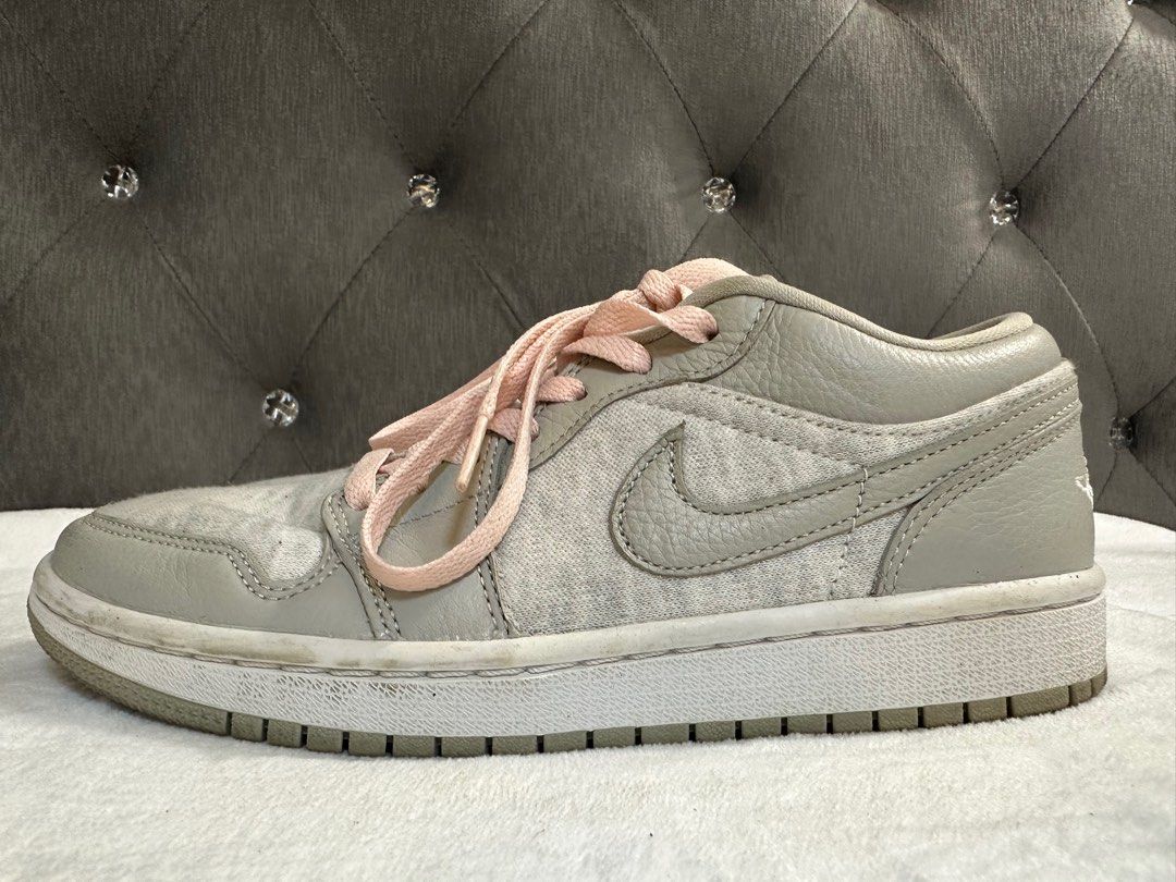 Air Jordan 1 Low Light Iron Ore W7 (Category: Sneakers) located in Manila. Submitted by preloved.jp (Listing ID 1312897320, Image 2). Description: Authentic Air Jordan 1 Low Light Iron Ore Size: 7 womens RFS: decluttering.