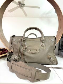 (Category: ) located in . Submitted by preloved_gee91 (Listing ID 1312786234, Image 1). Description: .