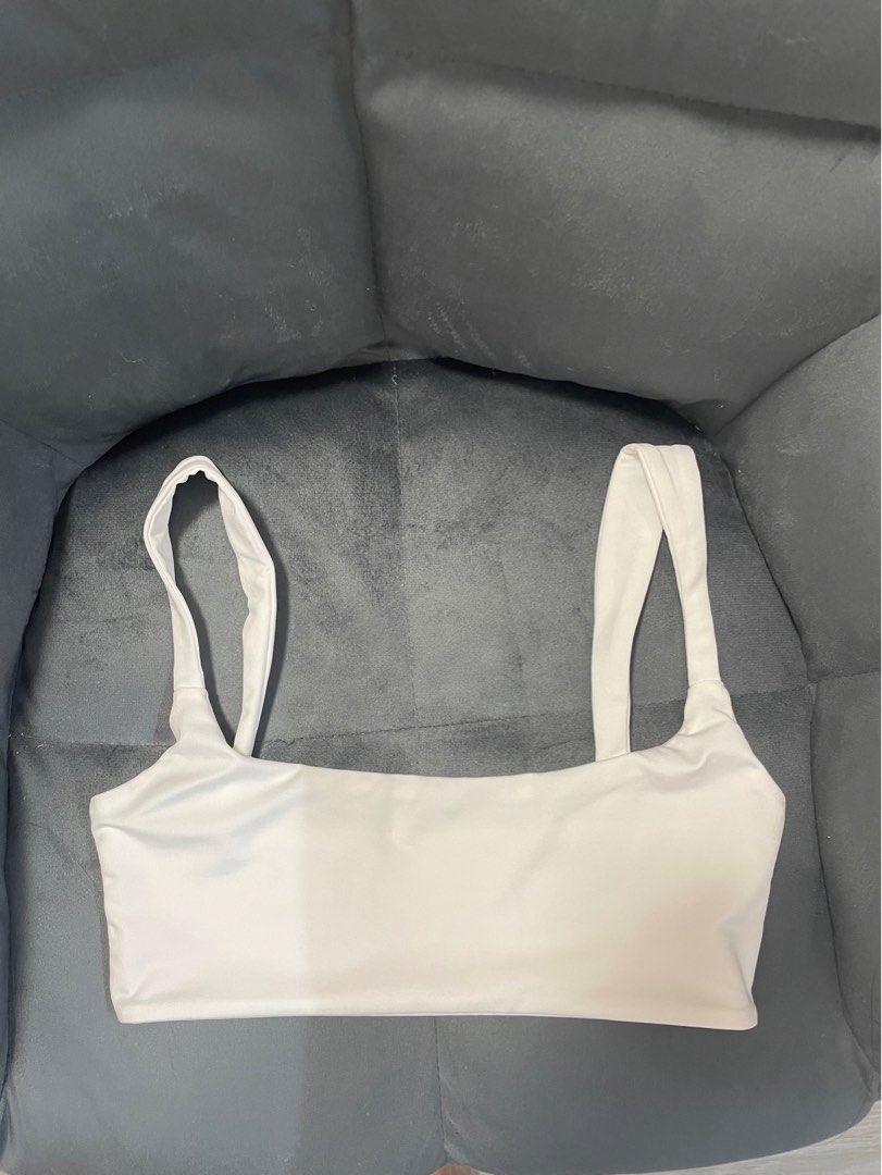 basic white top (Category: Sleeveless) located in Singapore. Submitted by goodealsbestdeals (Listing ID 1313024413, Image 1). Description: not worn before suits girlies w small b00bies 😹 .