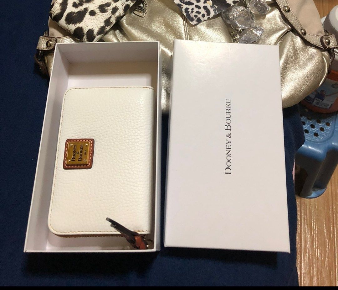 BNWT Dooney wallet (Category: Luxury Bags & Wallets) located in Quezon City. Submitted by cprmob (Listing ID 1312837061, Image 1). Description: BNWT Pebble grain Medium sized zip around wallet From US.