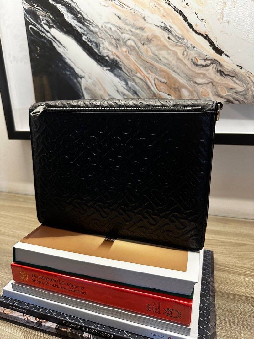 Burberry Men’s Crossbody (Category: Luxury Bags & Wallets) located in Mandaluyong City. Submitted by djposhop (Listing ID 1312887321, Image 1). Description: Burberry Men’s Black Crossbody Genuine leather With crossbody strap Hand clutch strap With box and tags Minor peeling at edging Fits iPad Mini.
