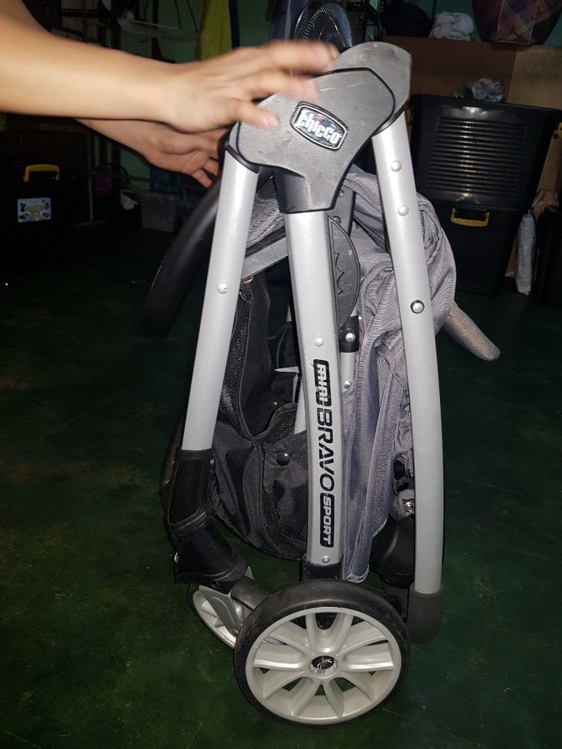 Chicco mini bravo sport stroller with carseat (Category: Strollers) located in Quezon City. Submitted by forrescuecats (Listing ID 1312859880, Image 3). Description: stroller with carseat lightly used naka tambak lang.