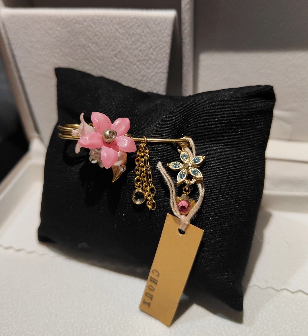 Choux Pink Floral Pin Brooch (Category: Brooches) located in General Trias. Submitted by silverstar1221 (Listing ID 1312946921, Image 1). Description: Item Name: Choux Pink Floral Pin Brooch Item Description: • Bought from Japan Auction •AS-IS Rules and Policy: • No Meet Up • No COD • Shipping or Delivery Only. • No cancellation once order is placed. Please finalized your order to avoid problems for both the seller and buyer. • No Return or Excha