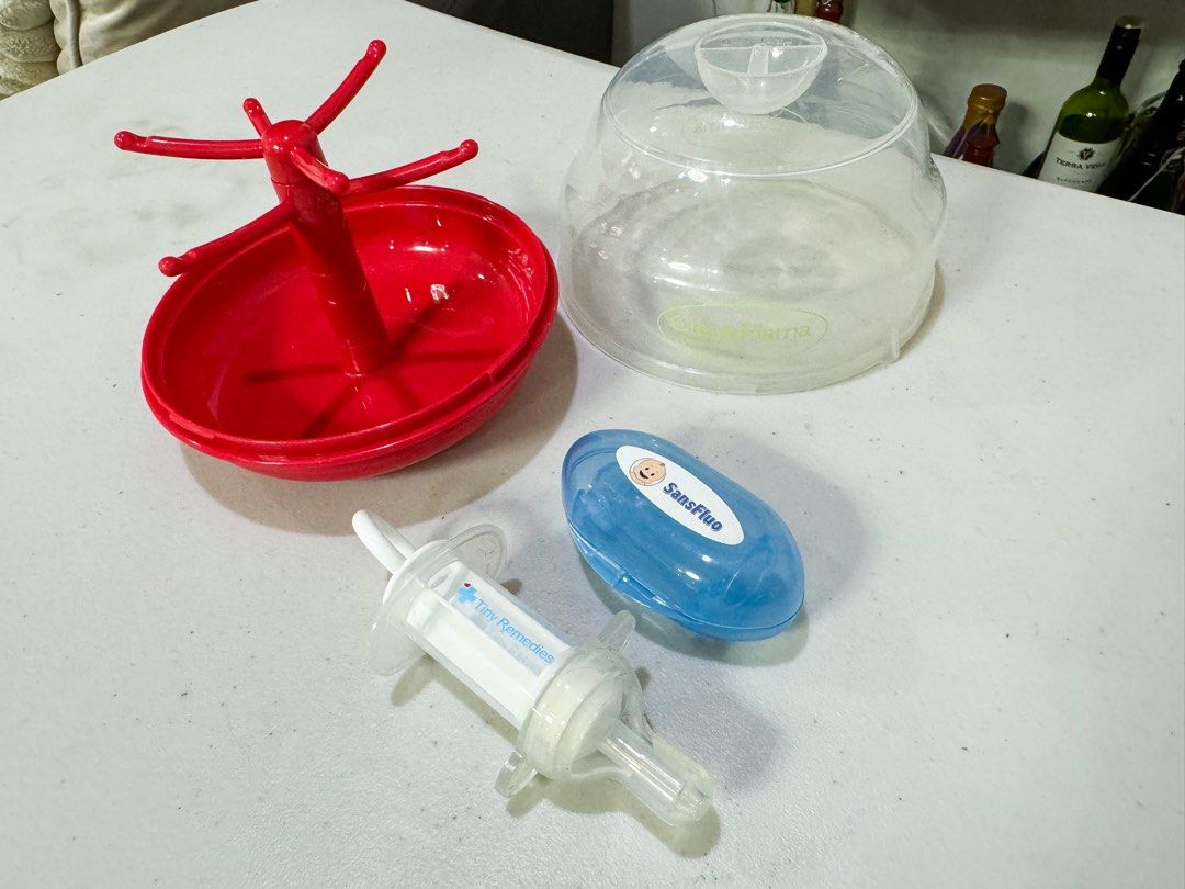 ClevaMama Pacifier Storage Case Sterilizer for Microwave (Category: Weaning & Toddler Feeding) located in Muntinlupa City. Submitted by goldinmygarage (Listing ID 1313026760, Image 2). Description: Never used with free Never used Tiny Buds Medicine Feeder with free Never used Sanflo Gum soft brush .