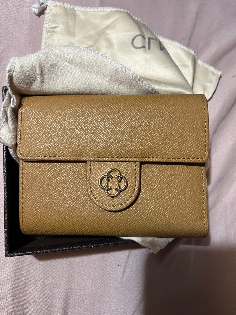 CLN wallet (Category: Wallets & Card holders) located in Manila. Submitted by xxcbxx (Listing ID 1313008275, Image 1). Description: Never been used No flaws With box and dust bag Meet ups within Manila area.