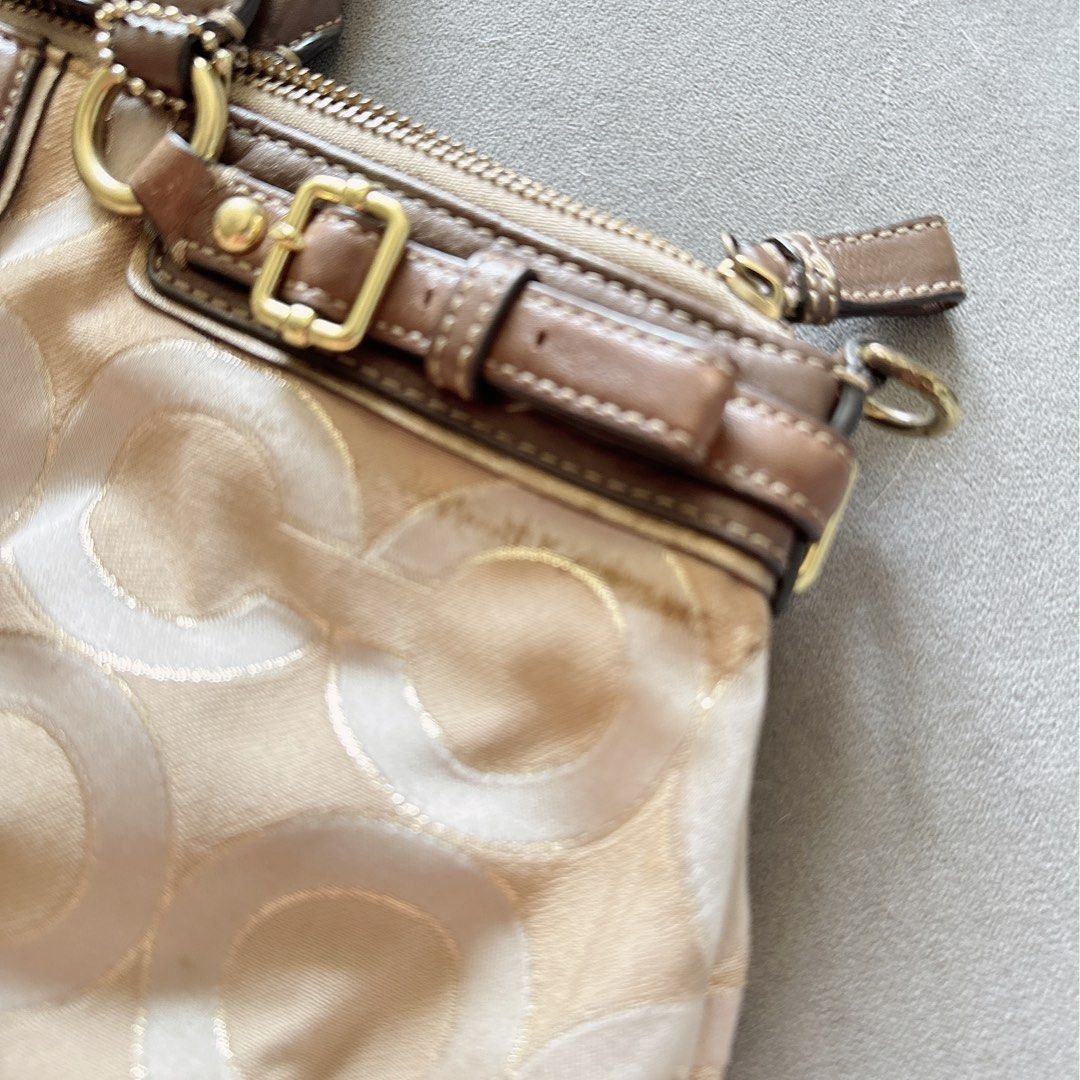 Coach Handbag (Category: Bags & Wallets) located in Singapore. Submitted by novsellbuy (Listing ID 1312882905, Image 2). Description: Vintage coach handbag horse carriage / classic coach C bag. recently sent for bag spa. slight discolouration as shown (barely visible) leather handle perfect condition , no fraying. .