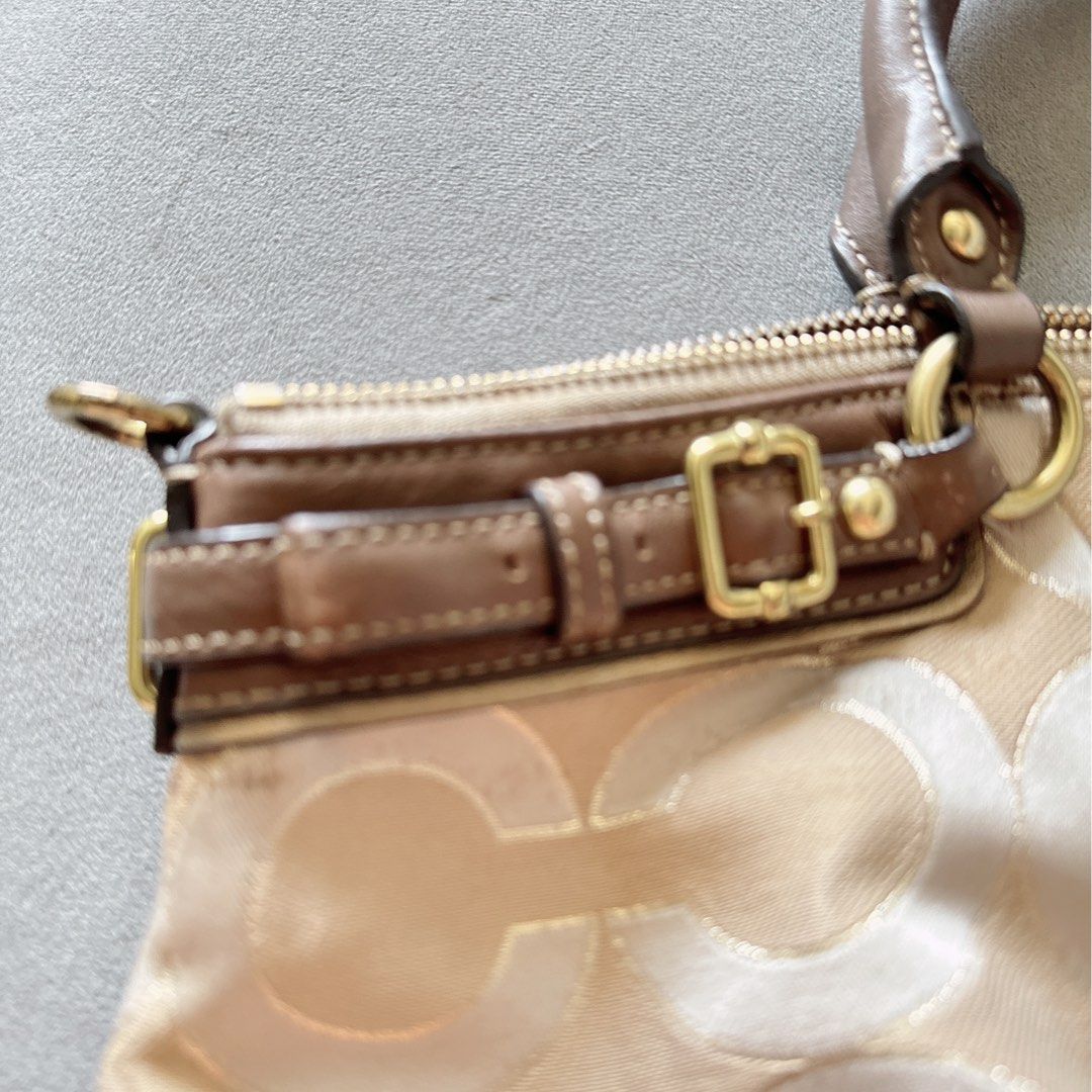 Coach Handbag (Category: Bags & Wallets) located in Singapore. Submitted by novsellbuy (Listing ID 1312882905, Image 3). Description: Vintage coach handbag horse carriage / classic coach C bag. recently sent for bag spa. slight discolouration as shown (barely visible) leather handle perfect condition , no fraying. .