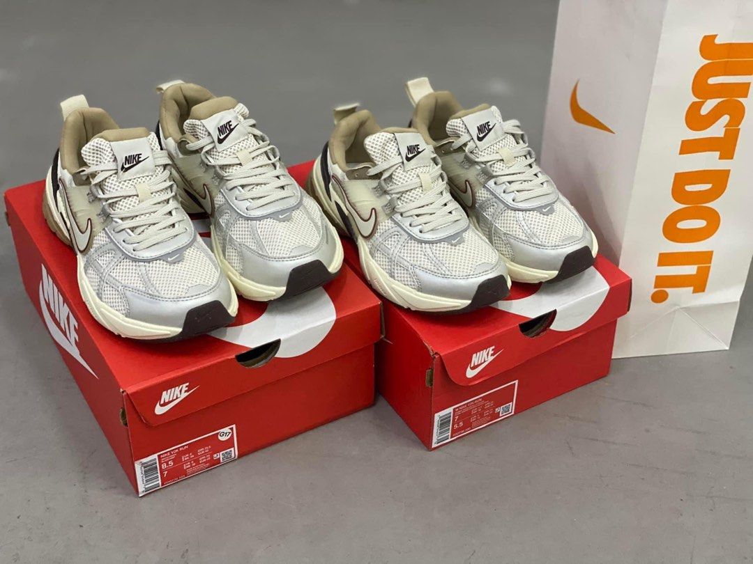 couple nike slippers