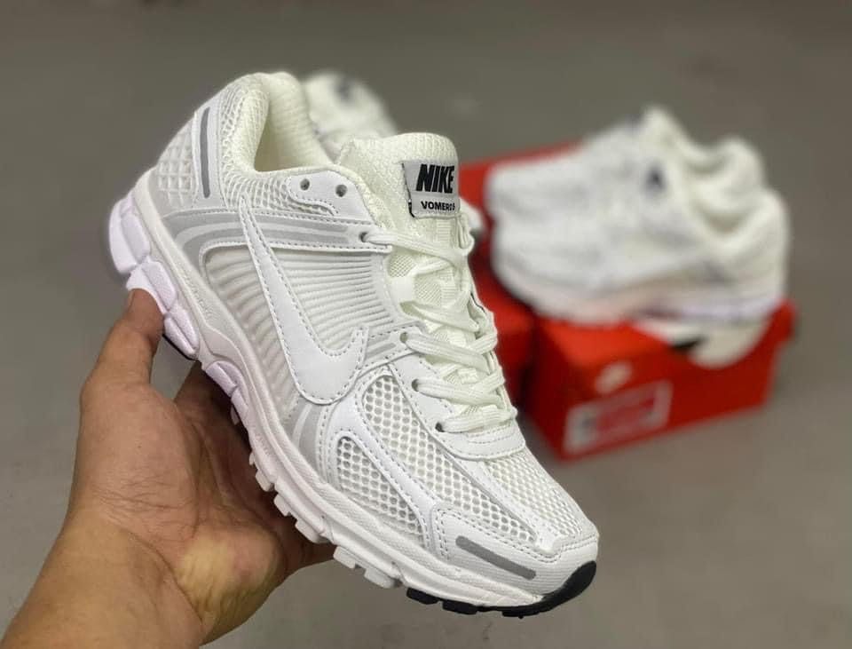 COUPLE Nike Sneakers 2 Shoes Men s Fashion Footwear Sneakers on Carousell