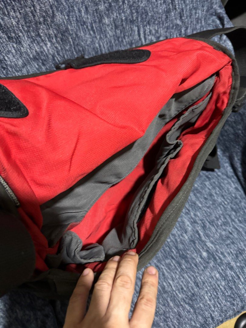 Crumpler Messenger Bag (Moderate Embarassment) (Category: Laptop Bags & Sleeves) located in Mandaluyong City. Submitted by richardr2000 (Listing ID 1312916068, Image 3). Description: .