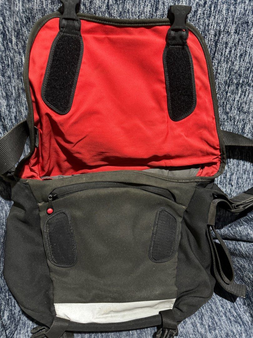 Crumpler Messenger Bag (Moderate Embarassment) (Category: Laptop Bags & Sleeves) located in Mandaluyong City. Submitted by richardr2000 (Listing ID 1312916068, Image 2). Description: .