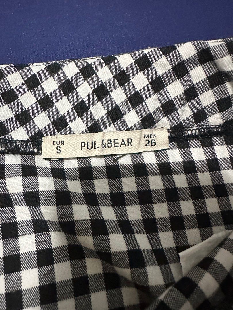 Cute gingham mini skirt (Category: Skirts) located in Quezon City. Submitted by cwissy (Listing ID 1312968149, Image 2). Description: 💖 super cute skirt 💖 di na kasya huhuhu 💖 zipper is working.